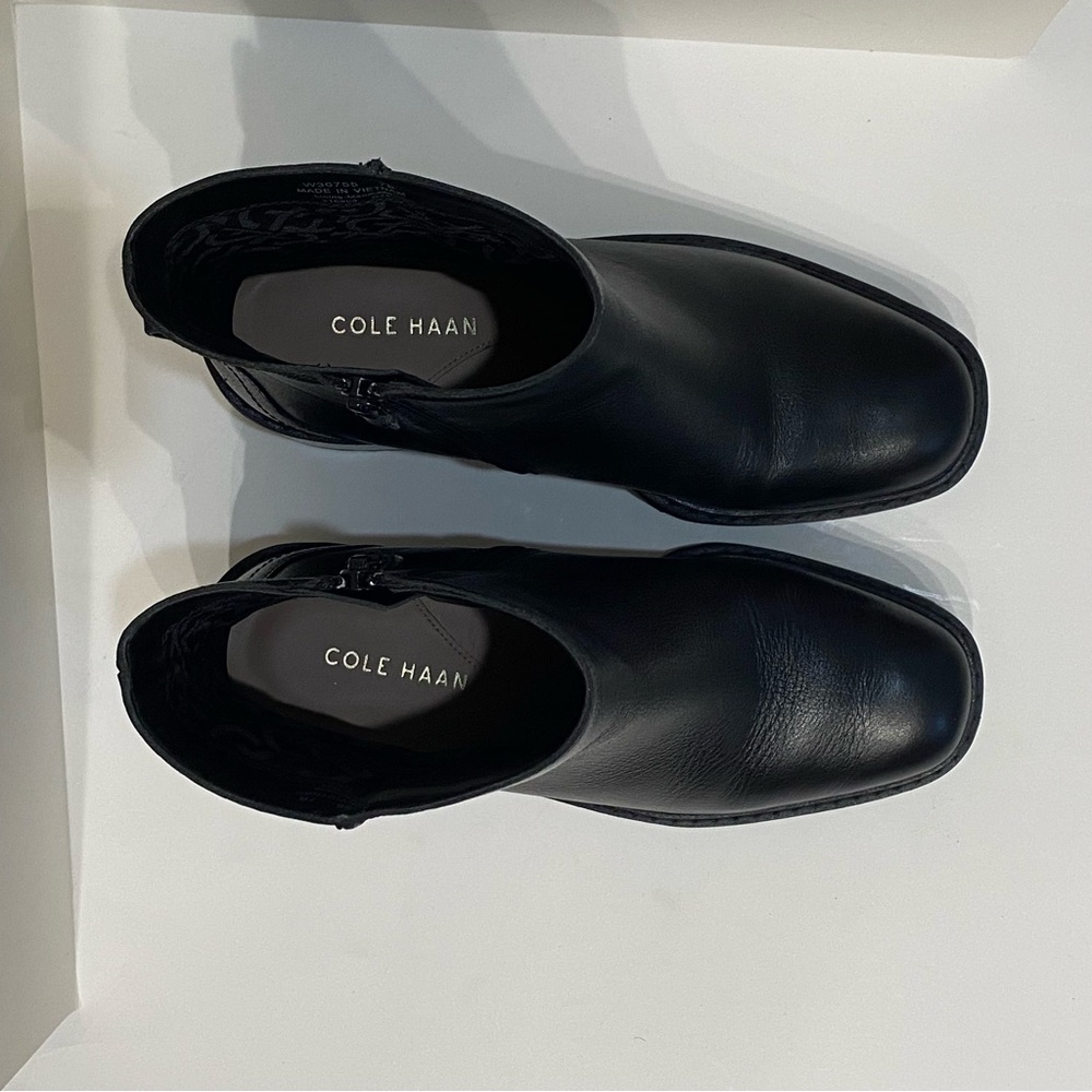 Woman's Boots Cole Haan Gillian Lug Bootie Black Leather Waterproof Size 7 - Picture 6 of 9